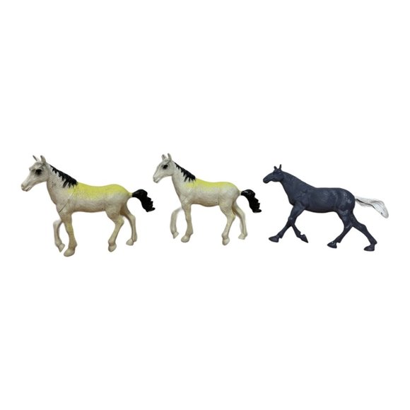 Lot of 7 Mixed Toy Horses - Picture 3 of 8